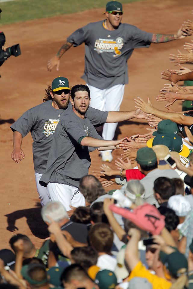 Athletic's Coco Crisp and his son Caden, 5 dance on the field