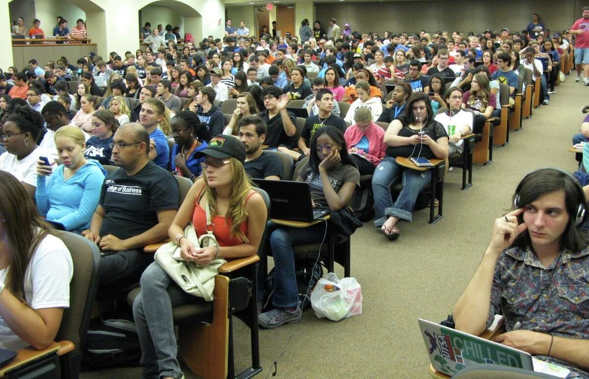 Hundreds of UTSA students monitored the presidential debate Wednesday night, and many used their laptops, smart phones and tablets to provide instant reaction as part of a national focus group involving 10,000 students.