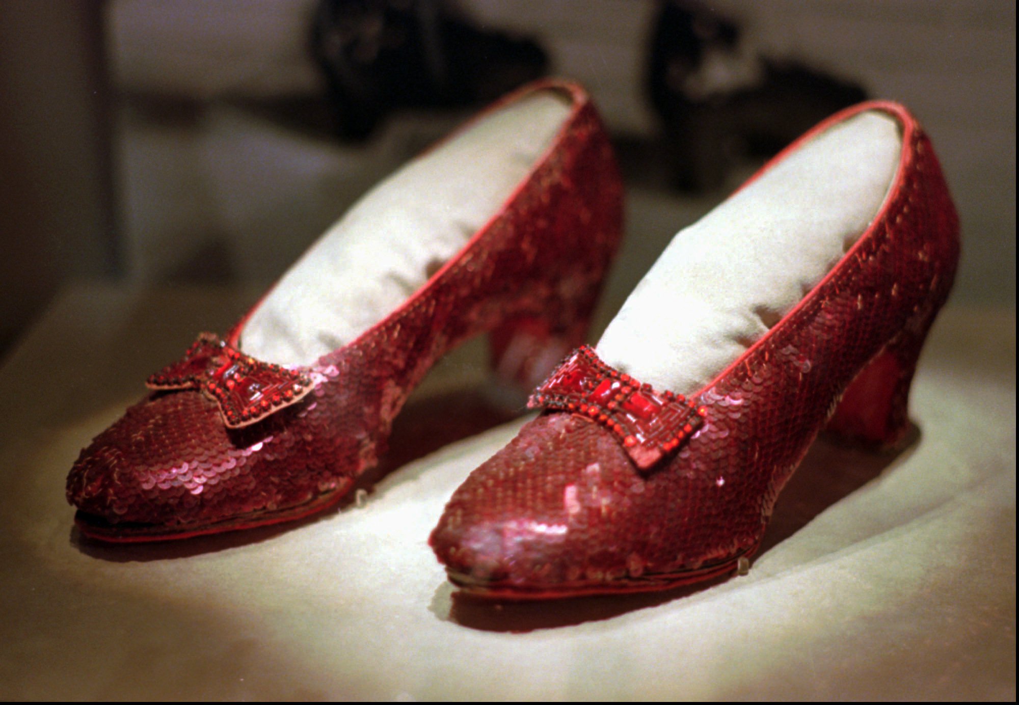 Smithsonian to lend Dorothy's ruby slippers to UK