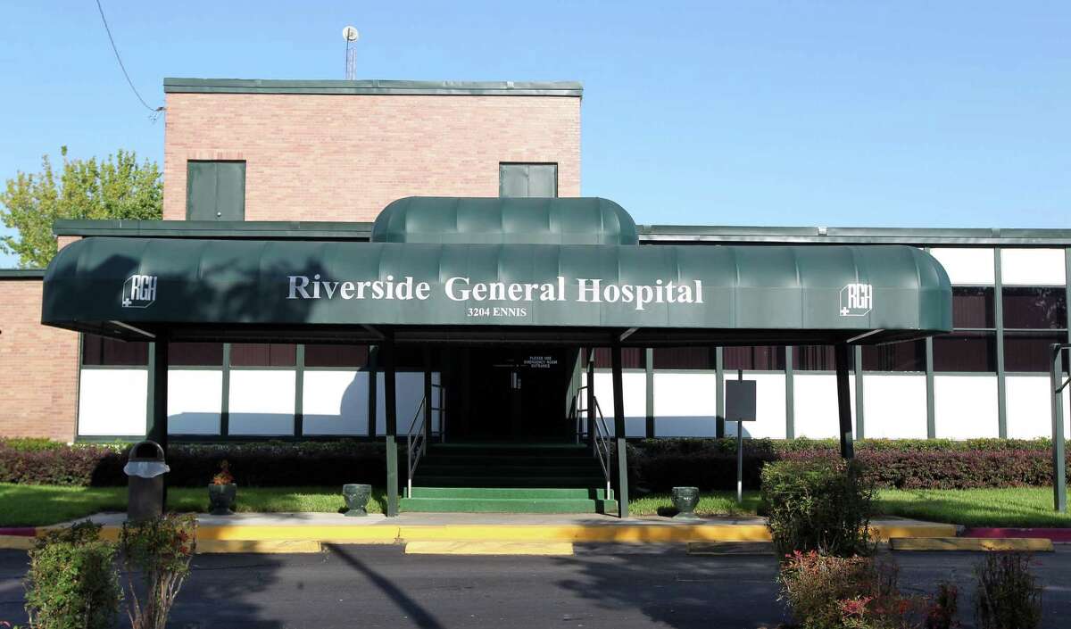 FBI agents arrested Riverside General Hospital's longtime CEO Earnest Gibson III, his son and four others at the historic Houston hospital on Thursday.