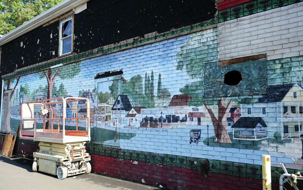 Iconic downtown Milford Harrison's Hardware sign comes down