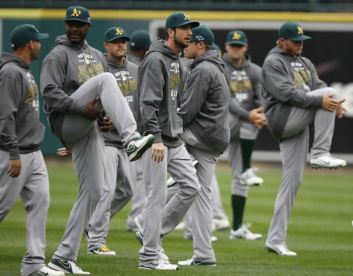 Oakland Athletics' Coco Crisp jogs in at batting practice during a