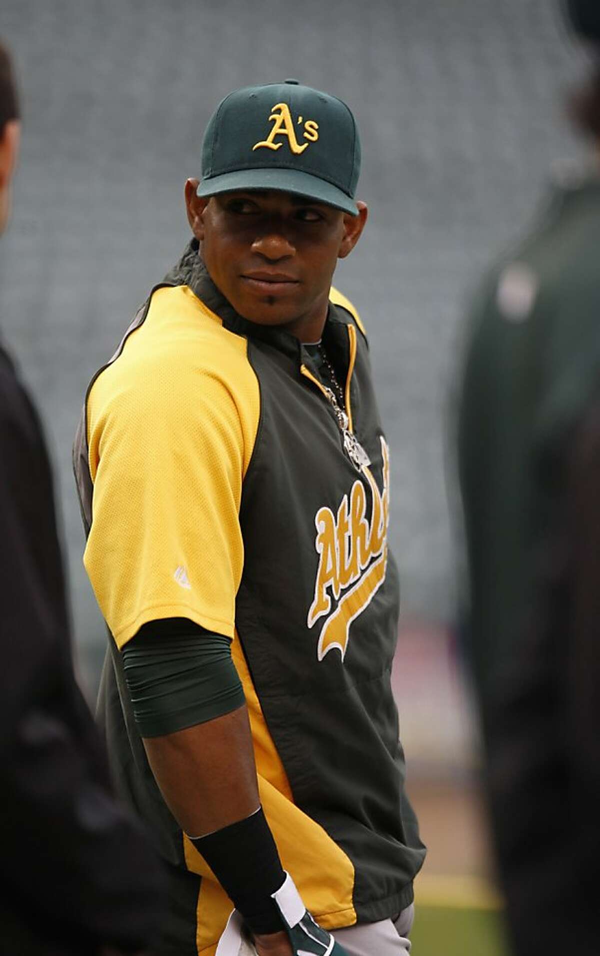 Oakland Athletics' Coco Crisp jogs in at batting practice during a