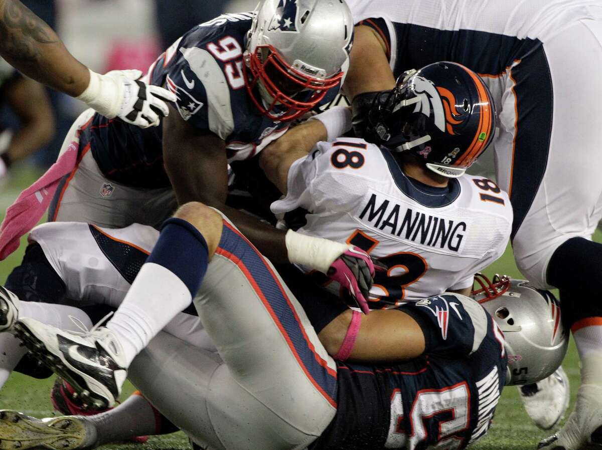 Buffalo Bills' Willis McGahee (21) is tackled by New England