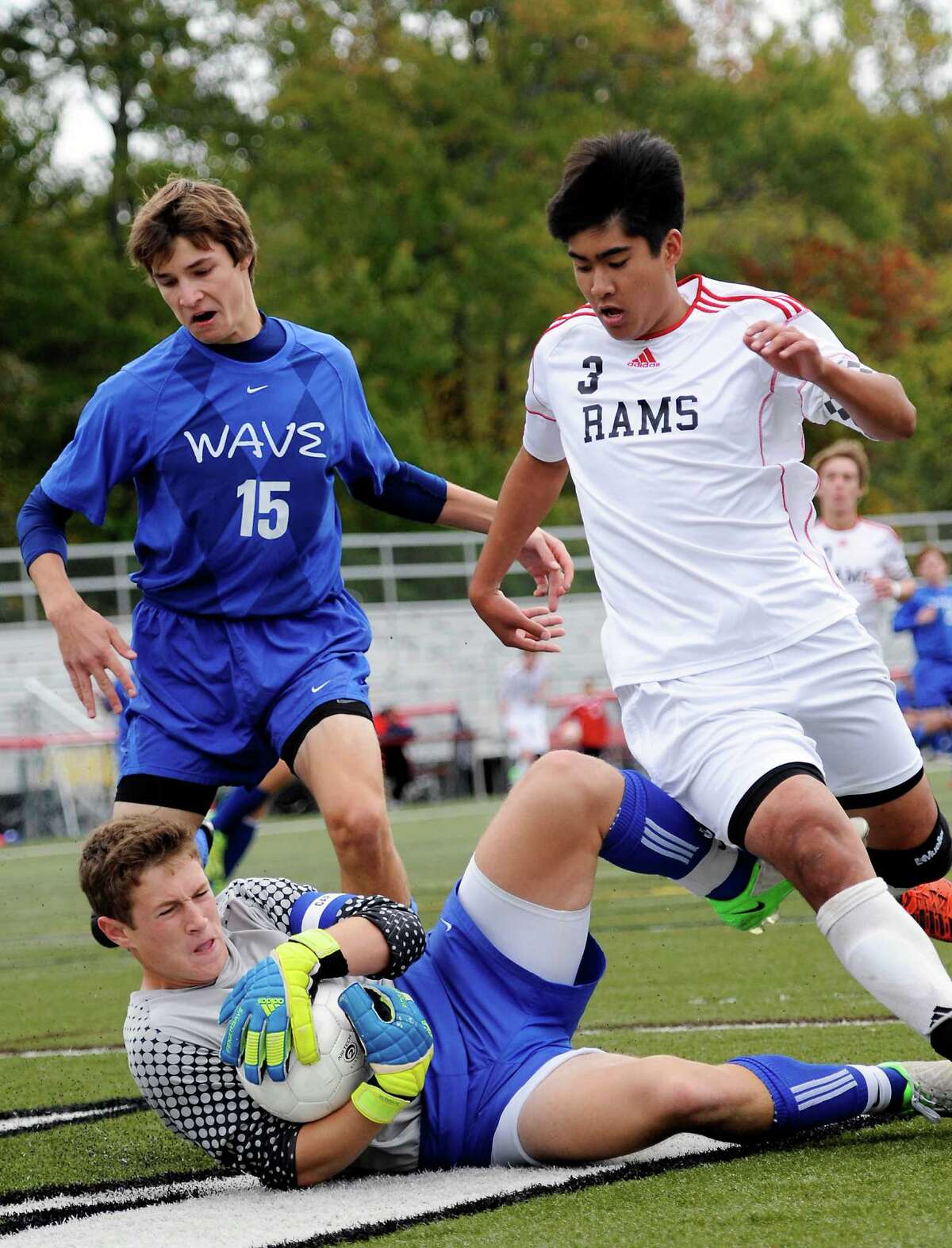 New Canaan boys soccer team holds off Darien to keep perfect record intact