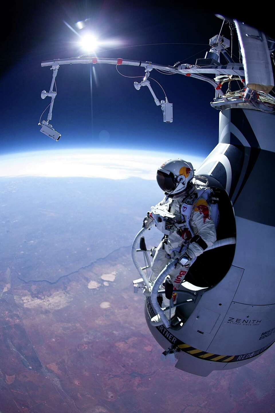 Felix Baumgartner's previous adventures, image size:960x1440