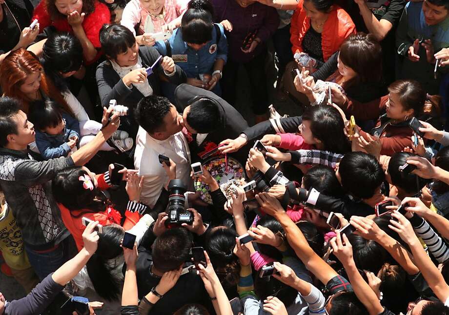 A Crowd Watches Gay Couple Liu Wangqiang And Lu Zhong Kiss In 2012 After They Wed A Crowd Watches Gay Couple Liu Wangqiang And Lu Zhong Kiss In 2012 After They Wed