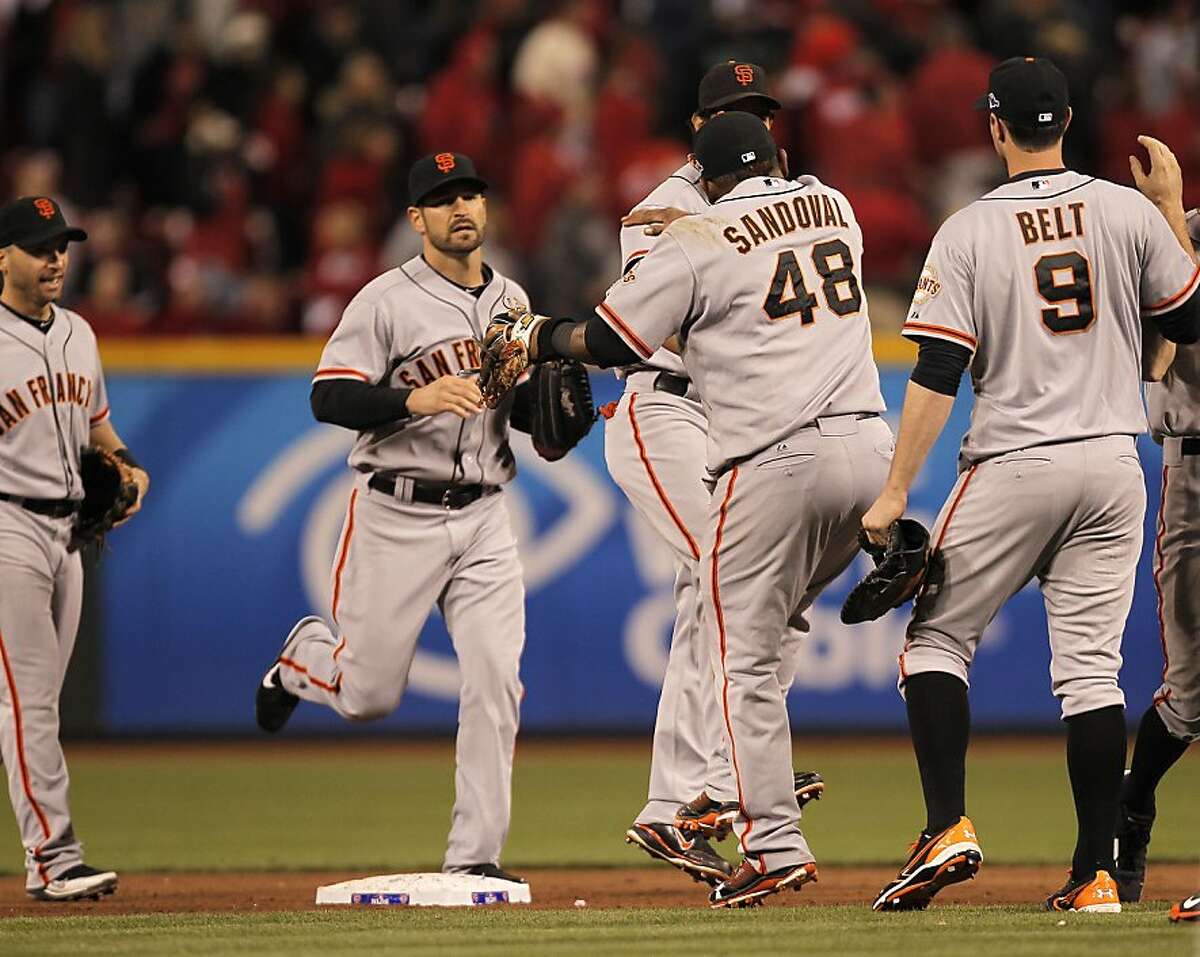 Giants stay alive behind pitching, guts