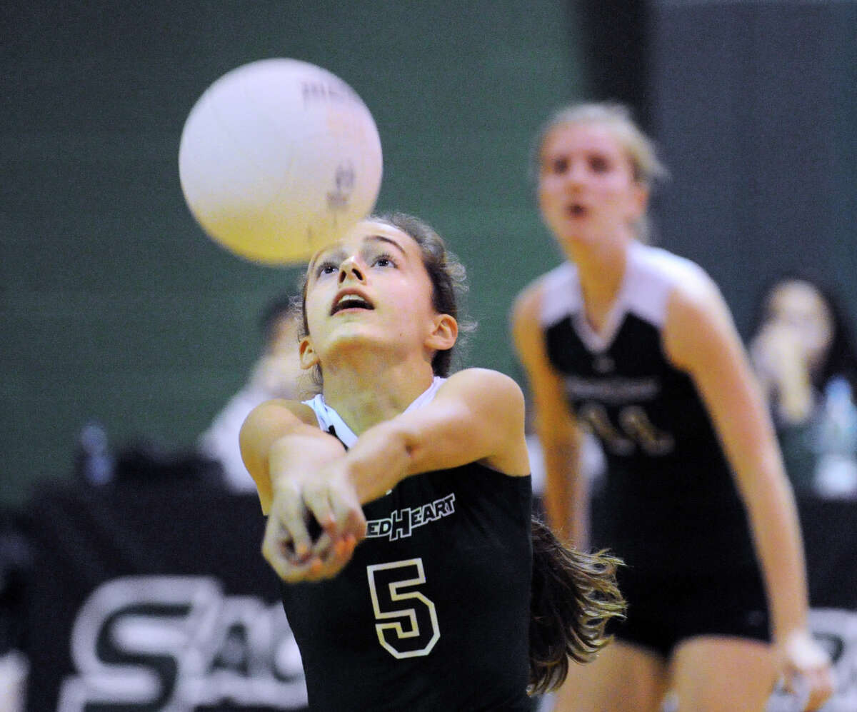 Greenwich Academy volleyball beats Sacred Heart