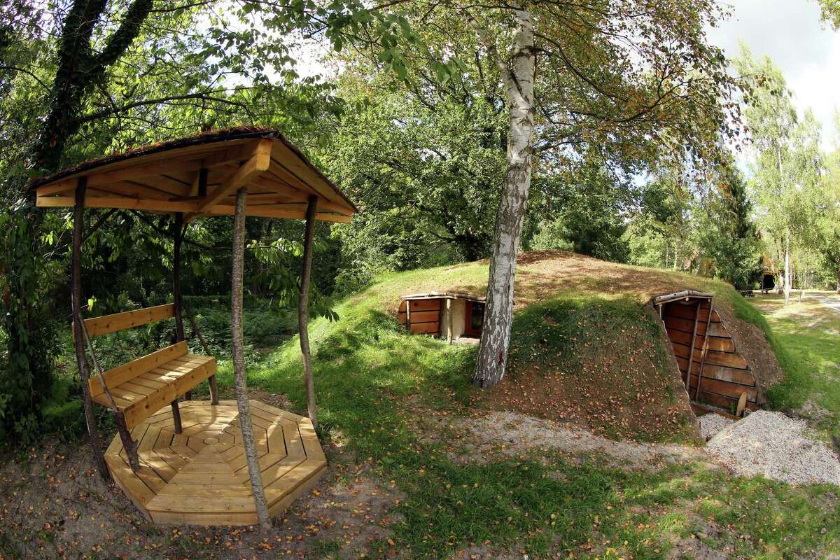 Bainbridge man builds 'hobbit house' cottage