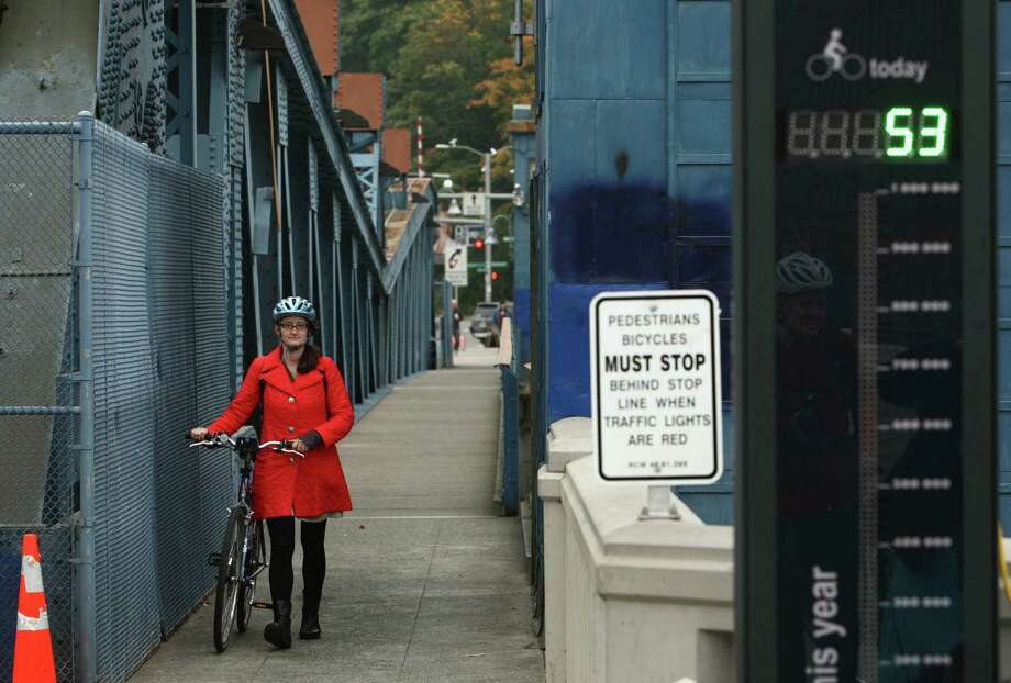 Bicyclists push for designated bike lane on Fremont Bridge Photo: JOSHUA TRUJILLO / SEATTLEPI.COM