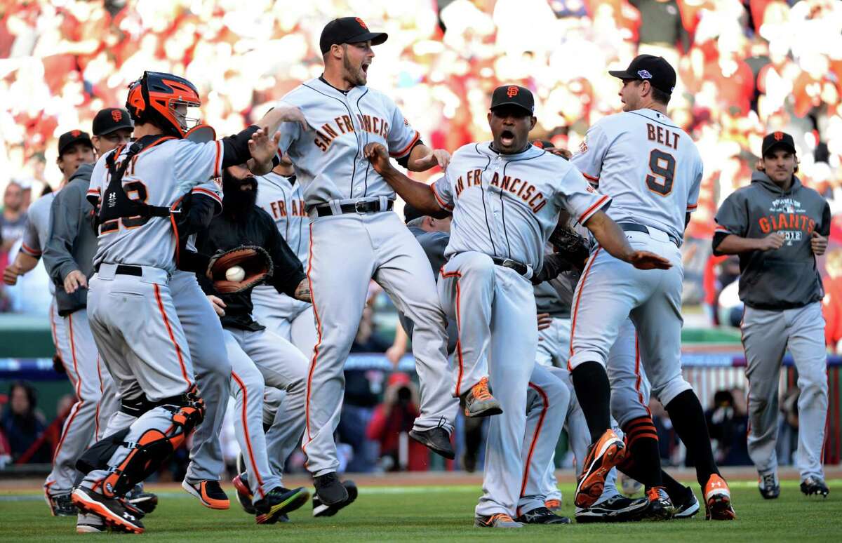San Francisco Giants celebrate after they defeated the Cincinnati Reds