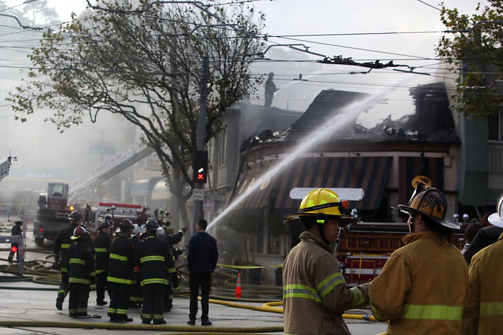 4alarm West Portal blaze shuts down Muni