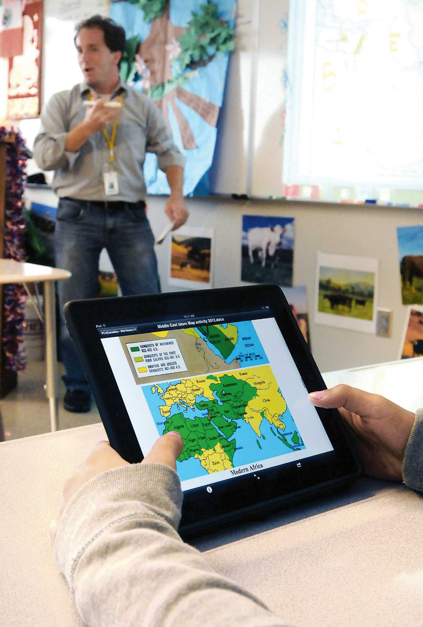 It takes all sizes in the tablet world