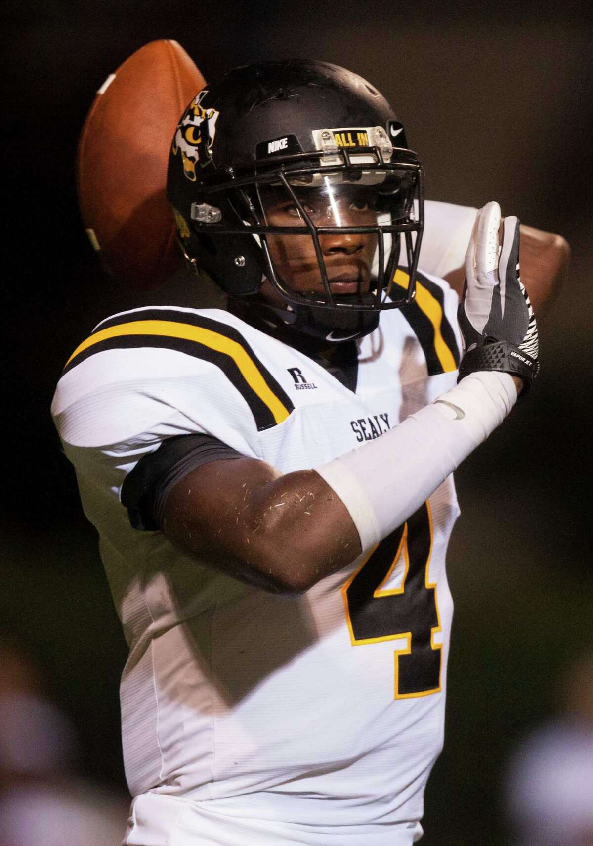 SealsJones sets sights on a state title for Sealy