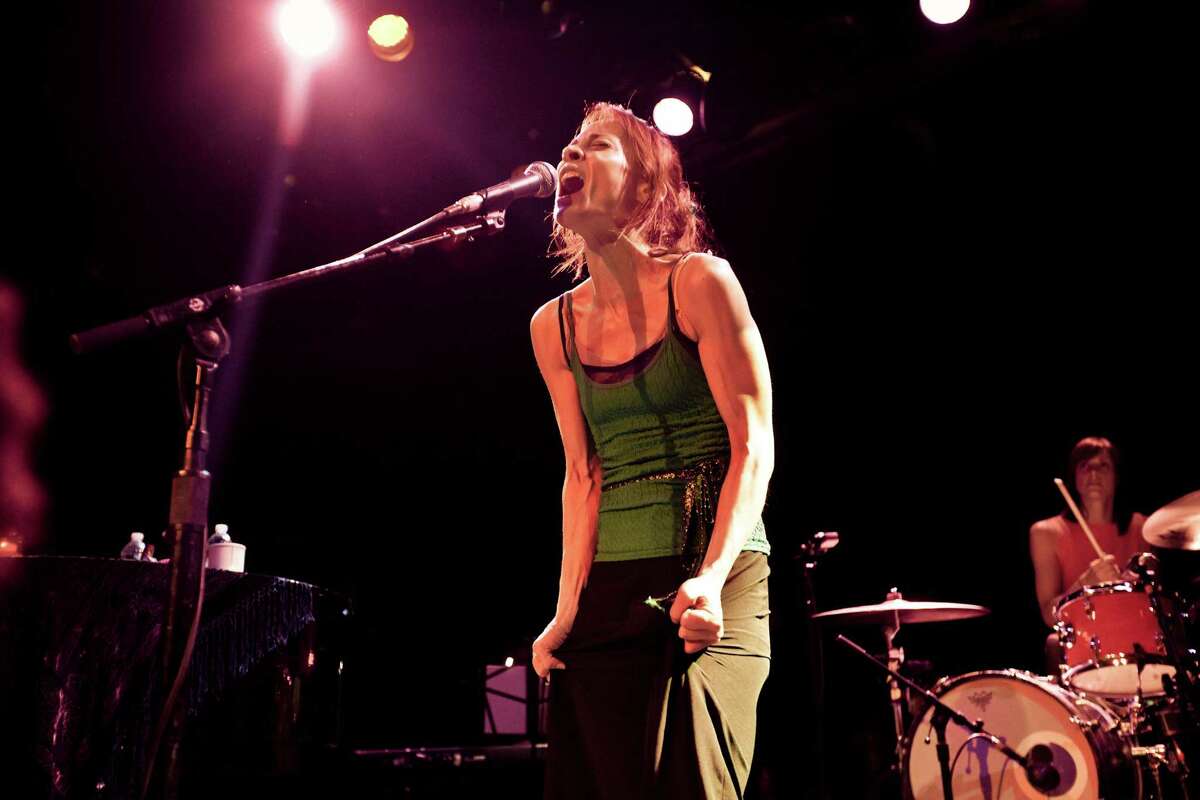 Fiona Apple brings addictive songs to the Palace