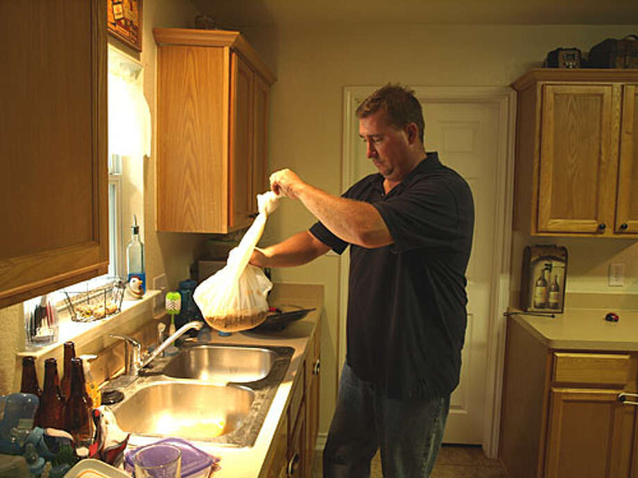 Craft Beer Community Brewing In S A San Antonio Express News Craig Wood A Home Beer Brewer In South Bexar County Prepares To Soak
