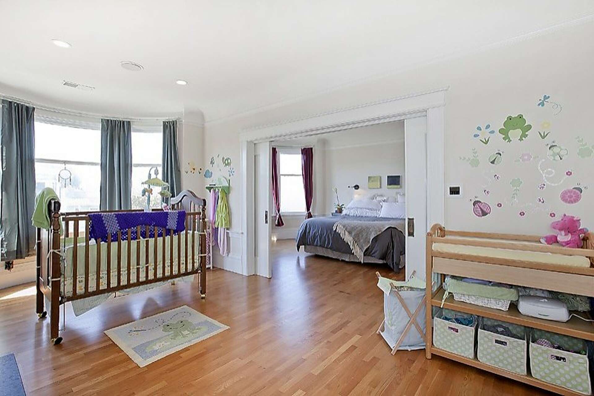 Picture of Northern Park condo offers open floor plan and bay windows