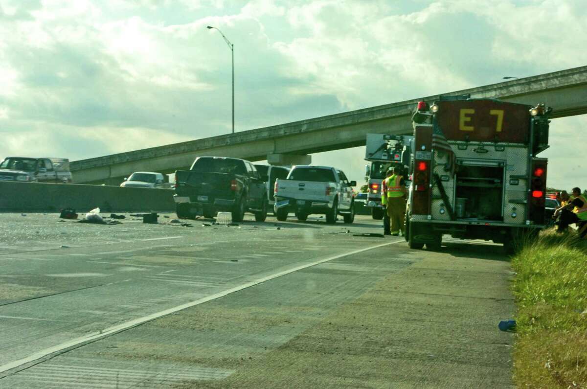 I-10 wreck kills Bridge City man