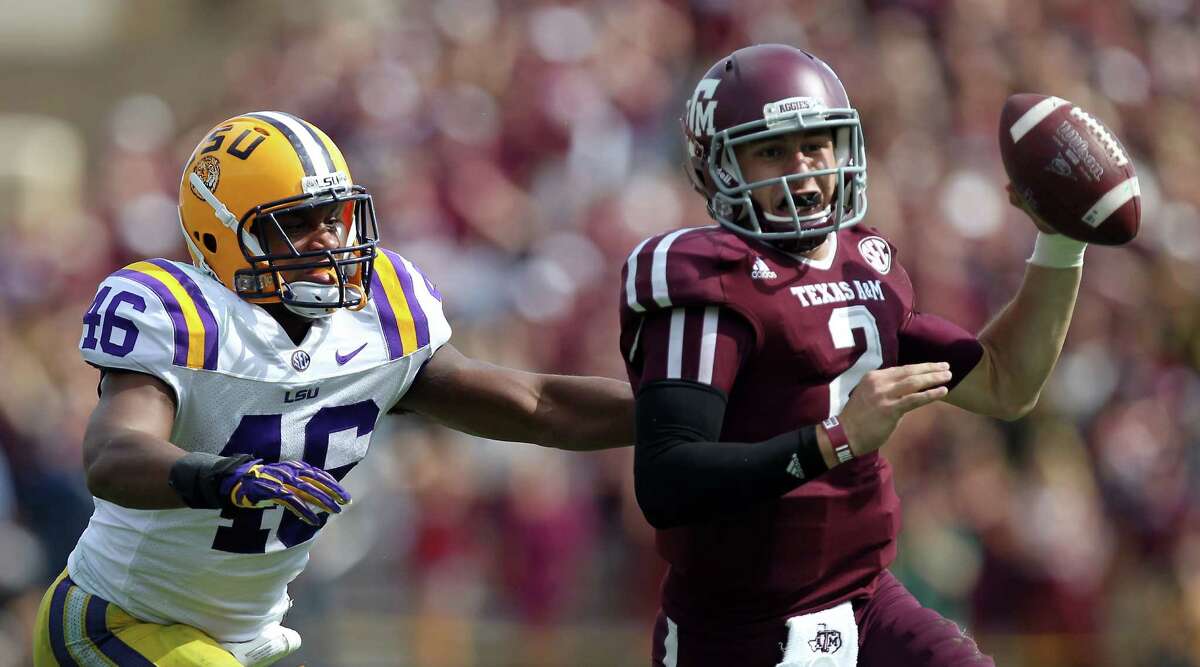 LSU linebacker Kevin Minter, forces Texas A&M quarterback Johnny Manziel to scramble and throw an incomplete pass during the fourth quarter of a NCAA football game, Saturday, Oct. 20, 2012, in College Station. LSU won 24-19.