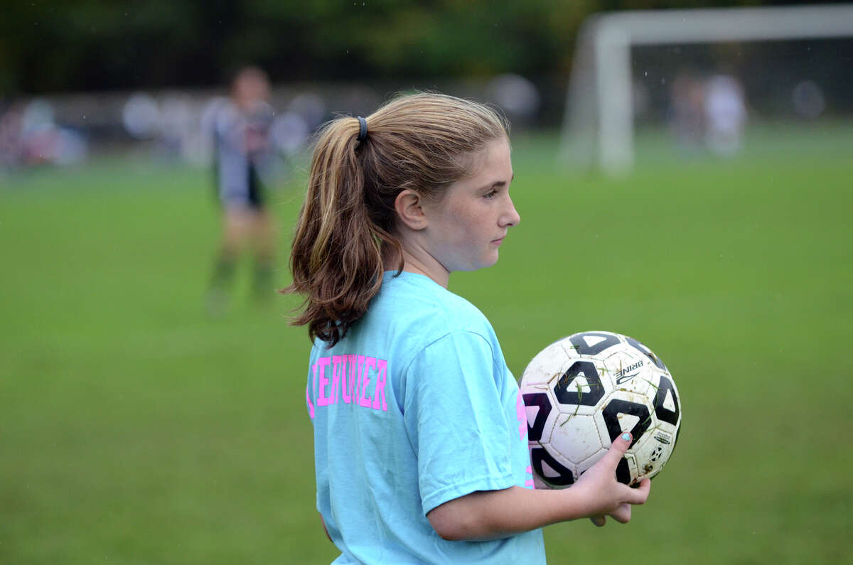 Overacker, New Canaan inch closer to FCIAC playoffs