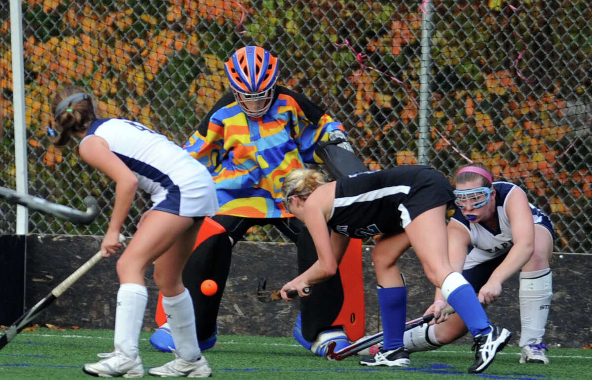 Darien field hockey edges Staples on late tally