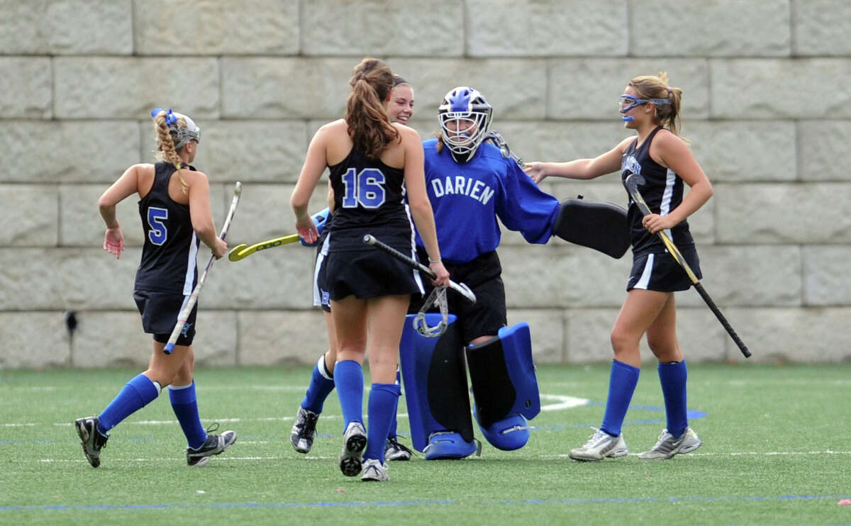Darien field hockey edges Staples on late tally