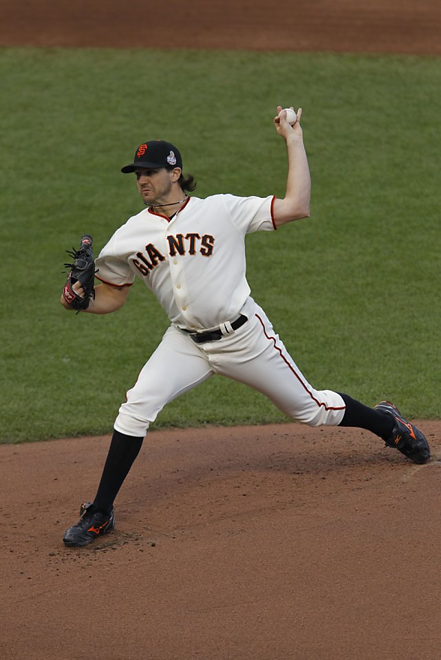 World Series: Sandoval's 3 HRs lift Giants 8-3