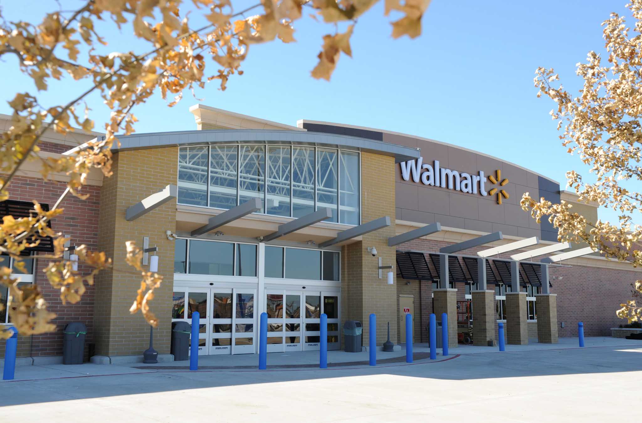 Giant Walmart opens Friday in Heights area