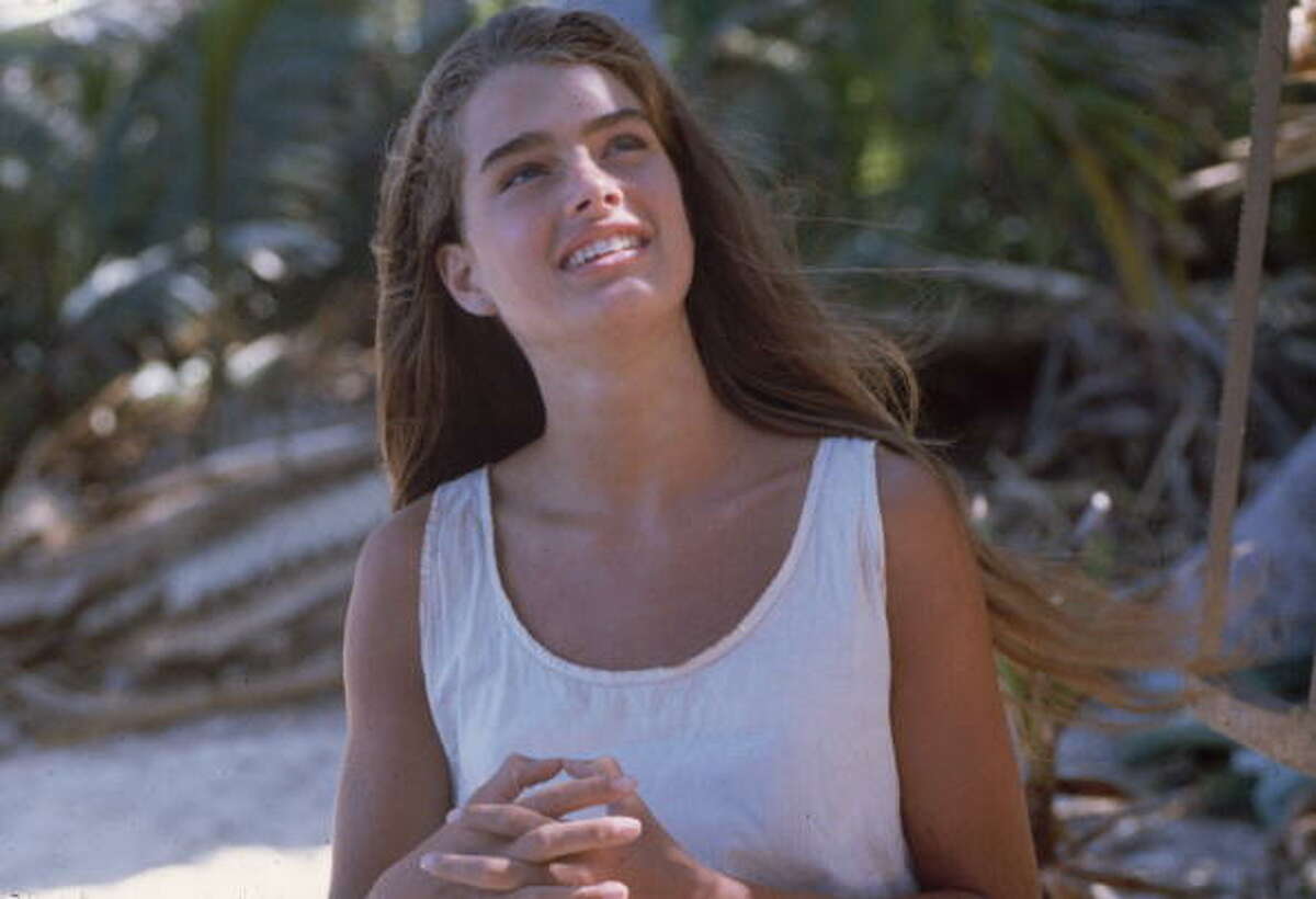 This is what Brooke Shields looked like in 1980, as a teenage girl marooned on a deserted island without make-up, in "The Blue Lagoon."