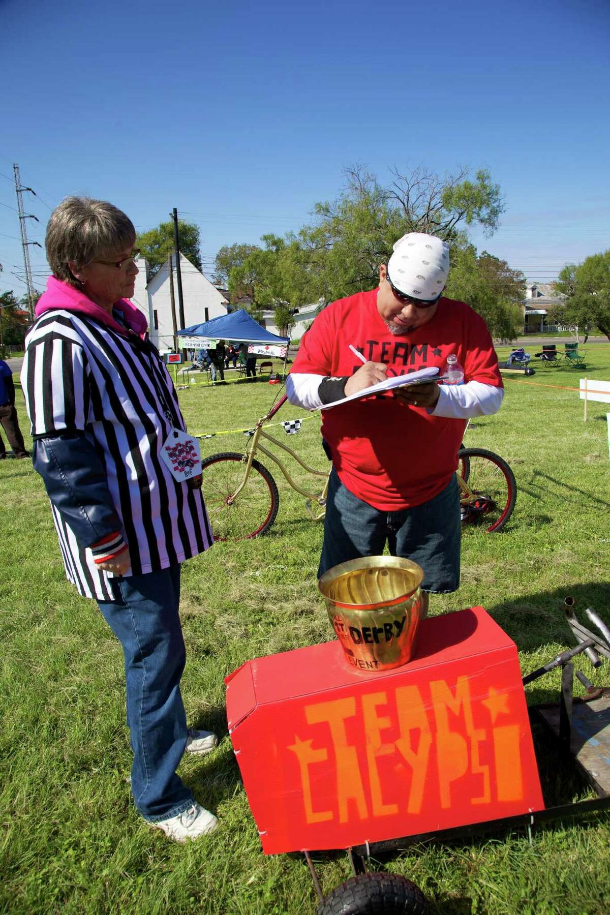 Push Cart Derby brings laughs, crowds to the East Side