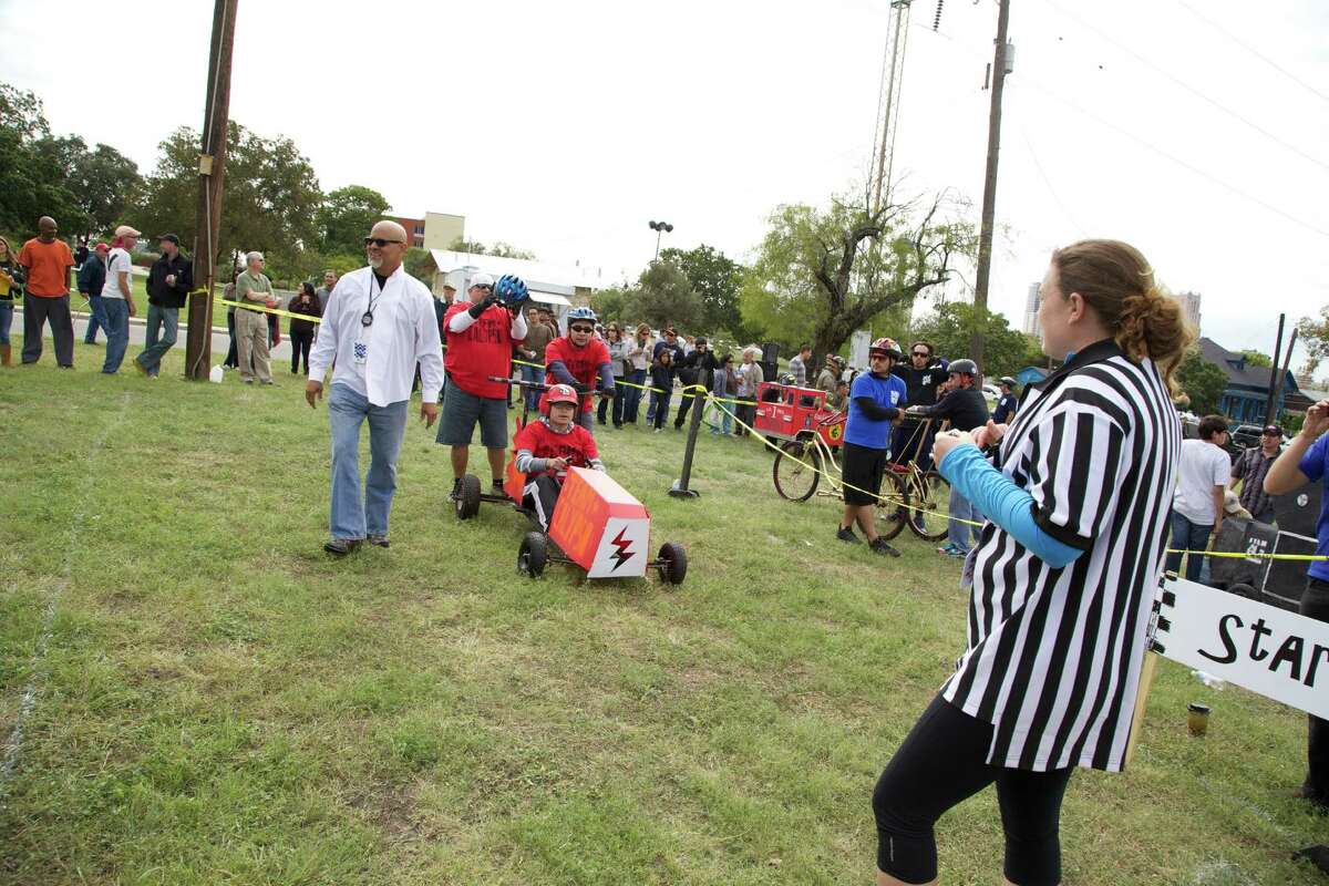 Push Cart Derby brings laughs, crowds to the East Side