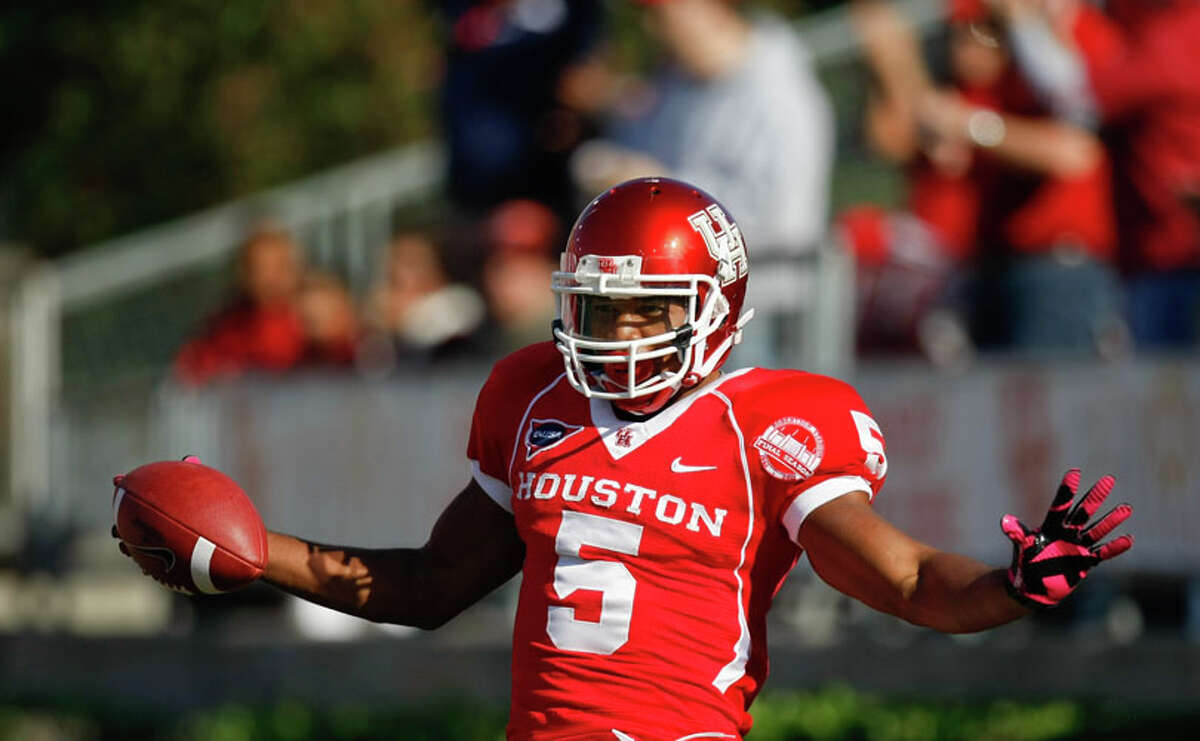 Houston running back Charles Sims (5) celebrates his touchdown run during the first quarter.