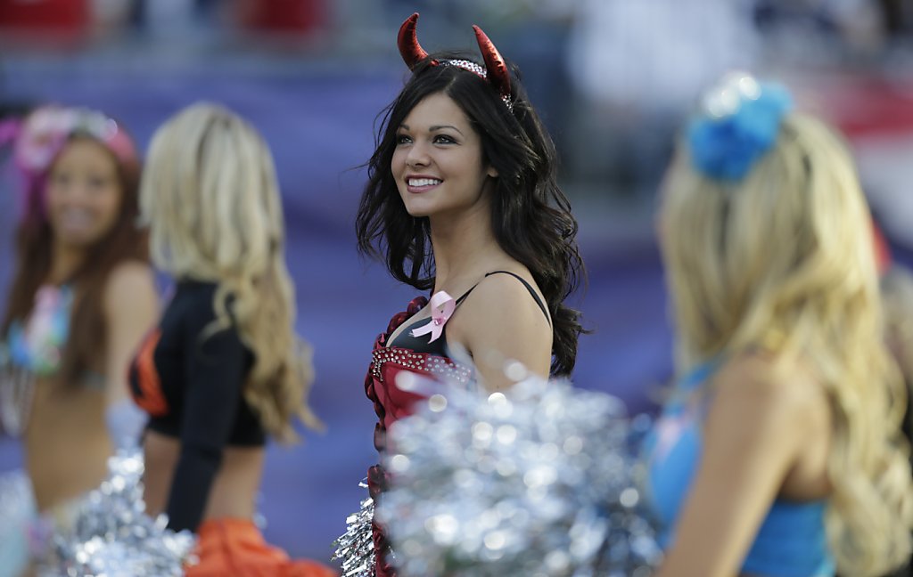 NFL cheerleaders dress for Halloween - Gallery