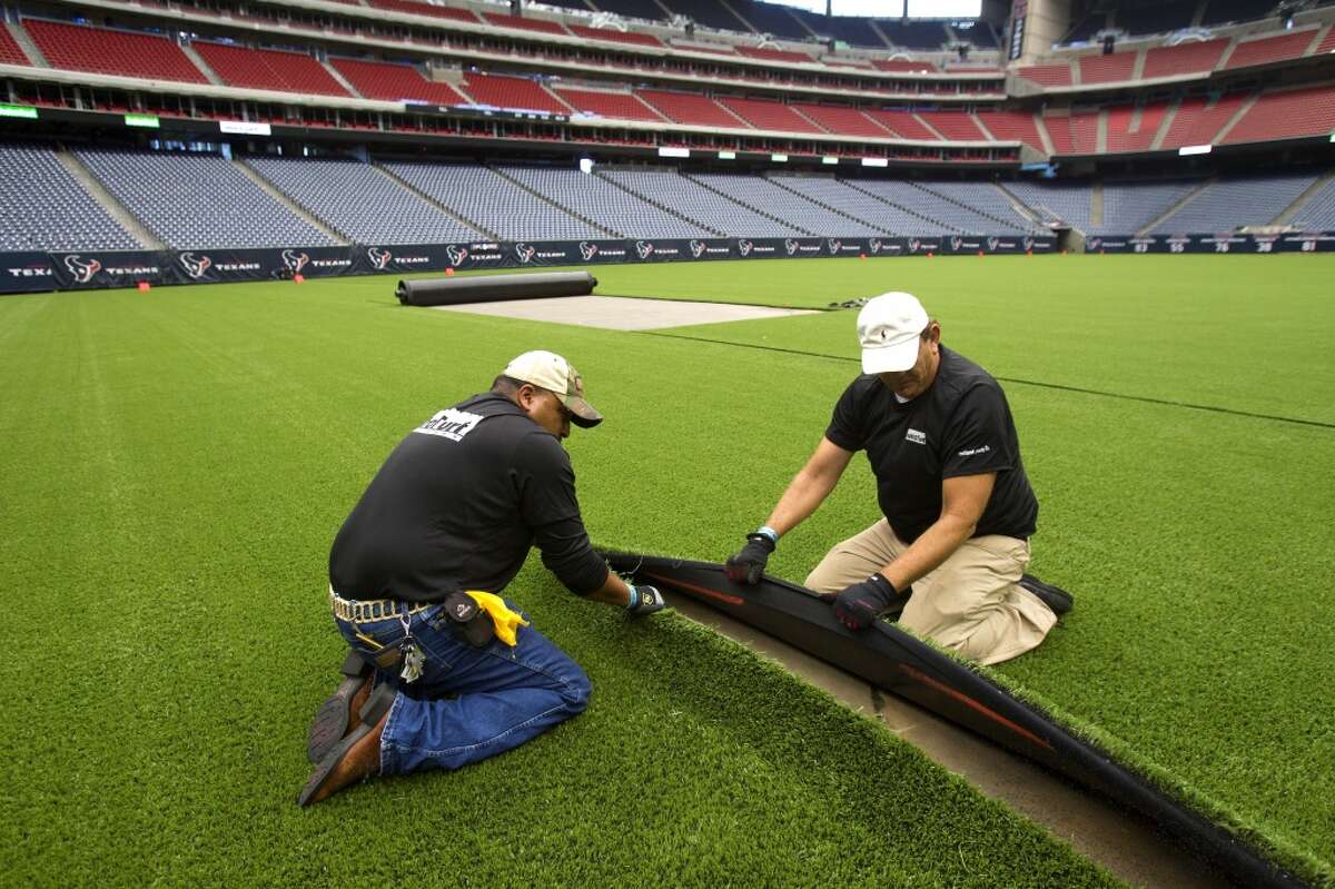 Reliant Stadium adds AstroTurf with state title games in mind