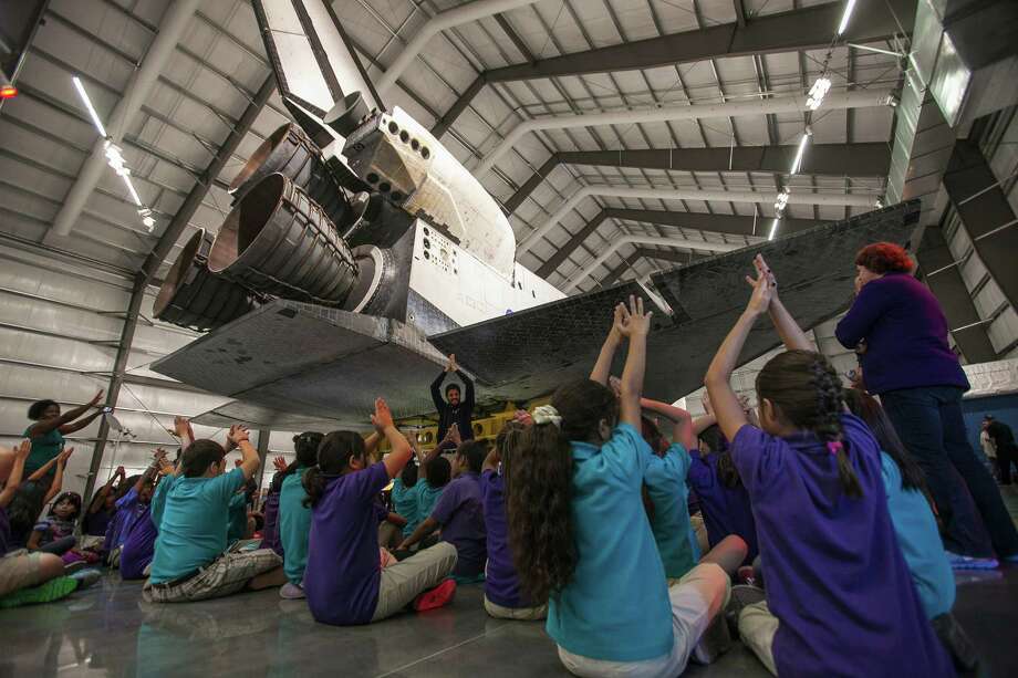 samuel oschin space shuttle endeavour display pavilion