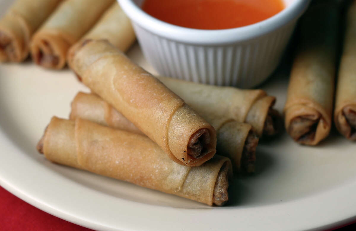 Review Lily's Philippine Restaurant & Bakery