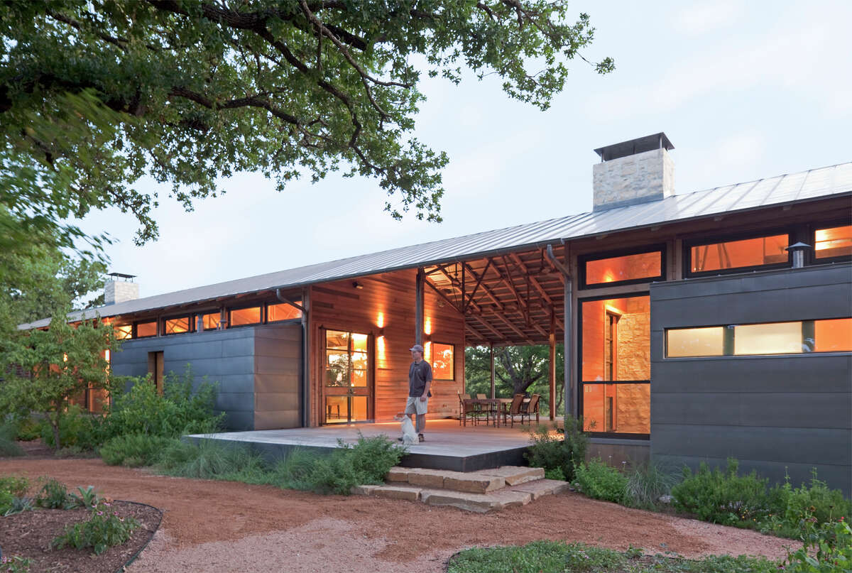 Cross Timbers: Recipient of the 2012 Honor Award. Lipan – Hood County. Architect: Lake|Flato Architects. Consultants: Jack Harrison – Structural, Harry J. Crouse – Interior Design, Rosa Finsley – Landscape. Photographer: Frank Ooms.