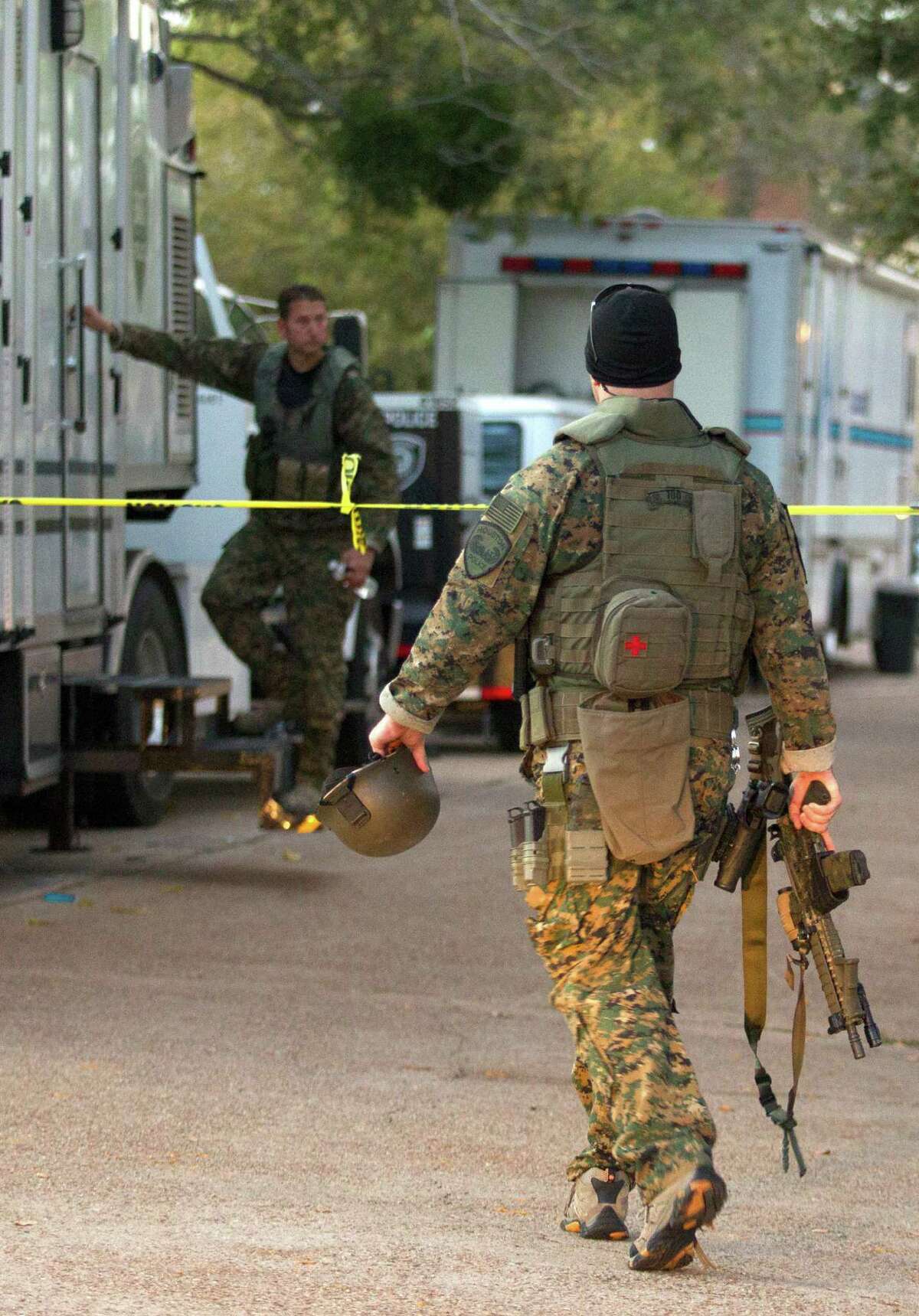 Man slain by HPD officer after SW Houston standoff