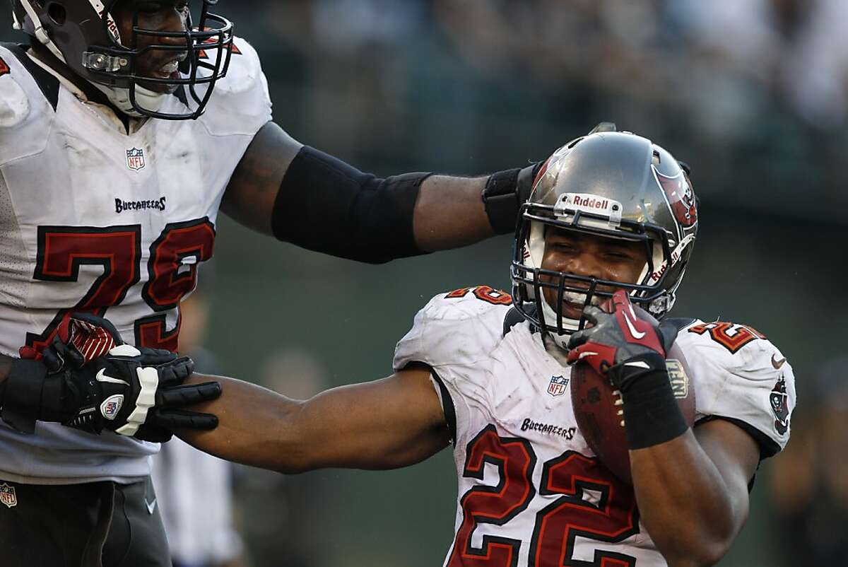 Oakland Raiders running back Doug Martin (28) celebrates his