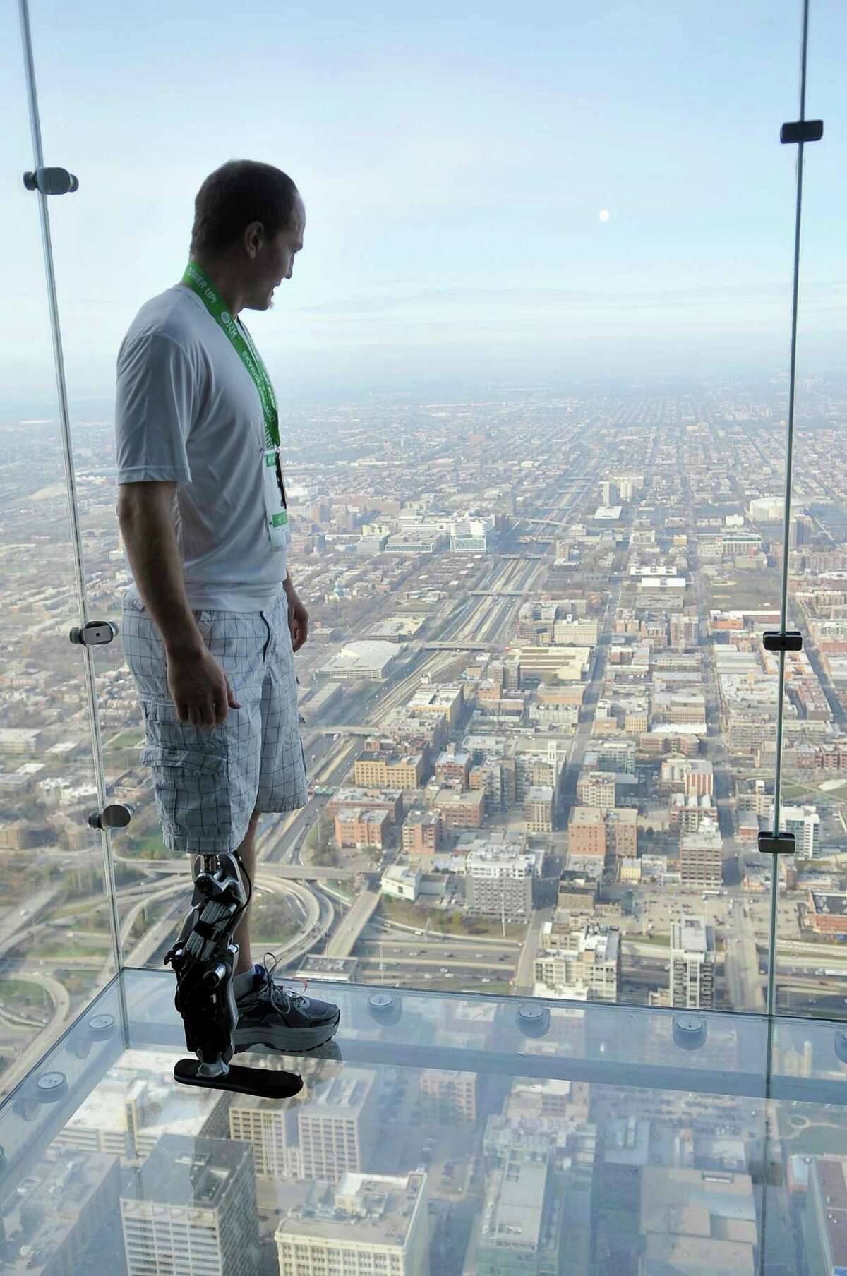 Man climbs Chicago skyscraper with bionic leg