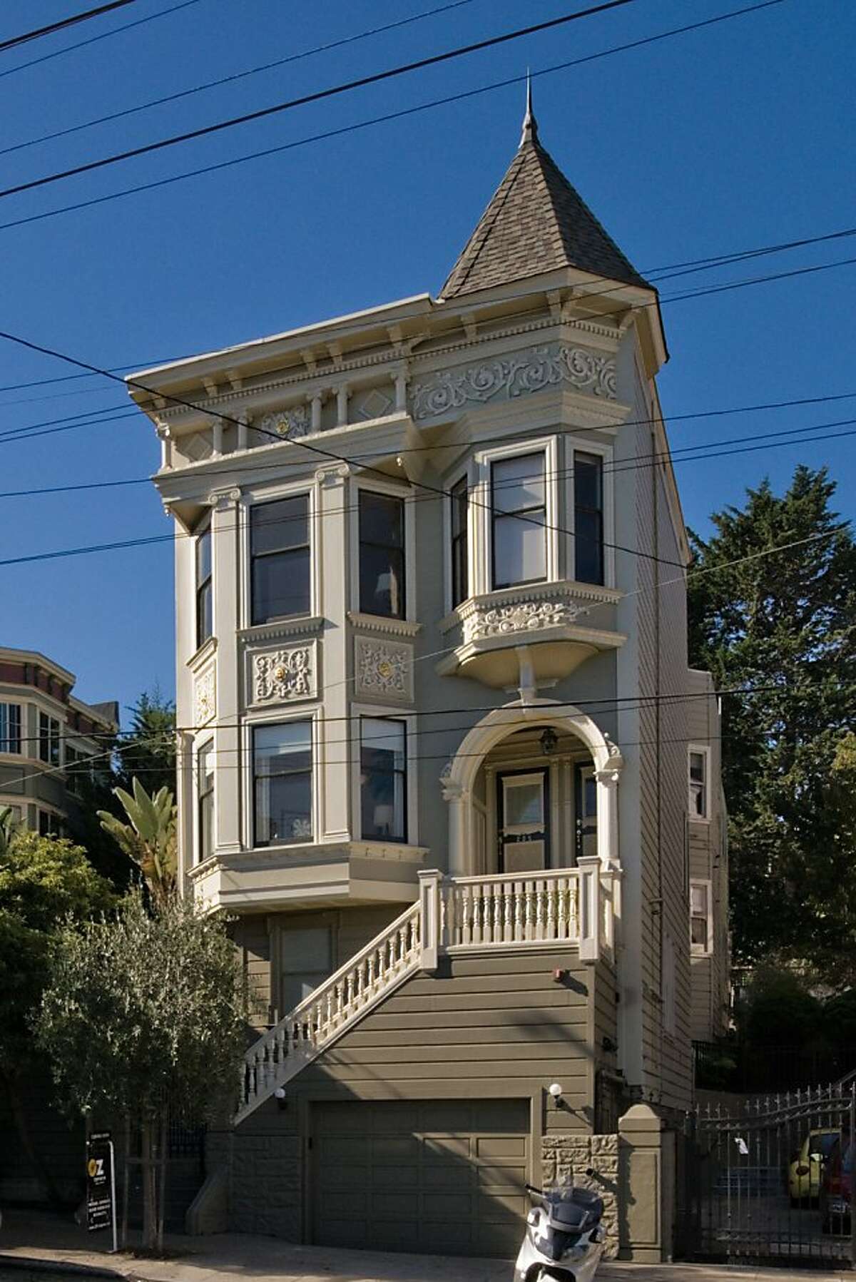 Hayes Valley condo in Victorian building