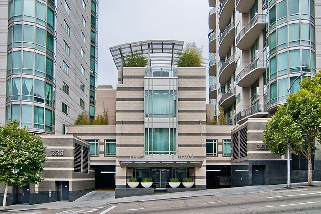Photo inspiration: Fresh Look at Metropolitan Condo Unit Offers Luxury Convenience