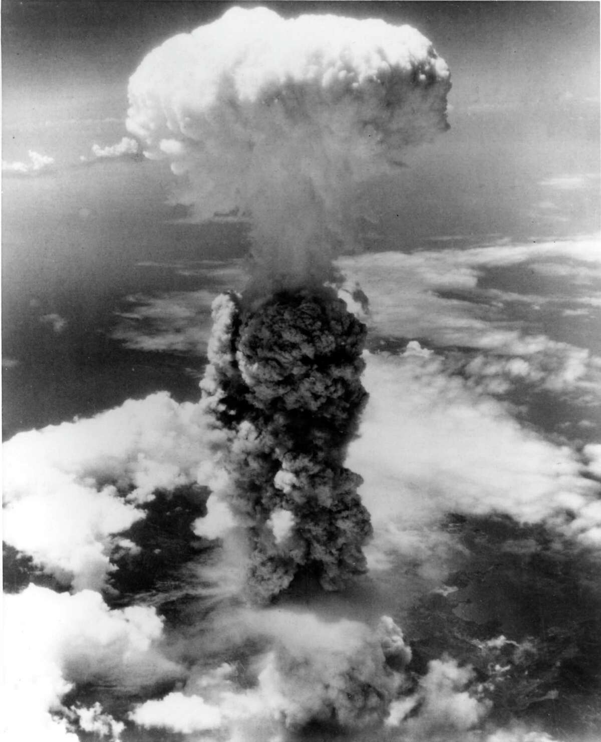A still from the documentary series OLIVER STONEÃÉÂ¢ÃÇÂÄÃÇÂôS UNTOLD HISTORY OF THE UNITED STATES. - Photo: Courtesy Harry S. Truman Library - photo id: 46_HST Nagasaki Blast 85-7 copy