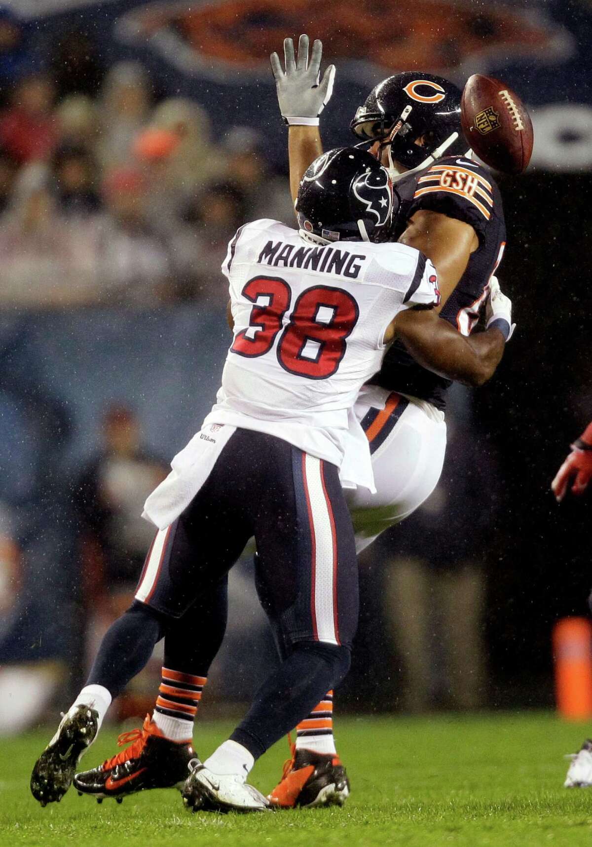 Chicago Bears tight end Kellen Davis fumbles as he is tackled by Houston Texans safety Danieal Manning (38) during the first half an NFL football game, Sunday, Nov. 11, 2012, in Chicago. (AP Photo/Nam Y. Huh)