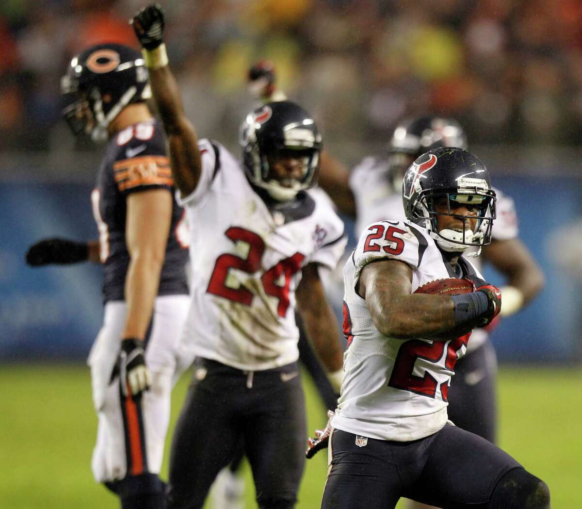 Chicago Bears defensive tackle Henry Melton (69) leaves the game