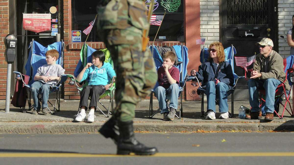 Santander bank hours veterans day