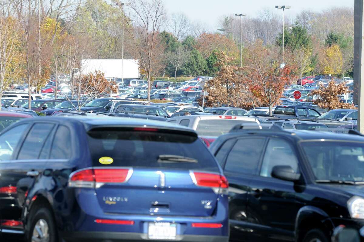 Deck the malls with holiday shoppers