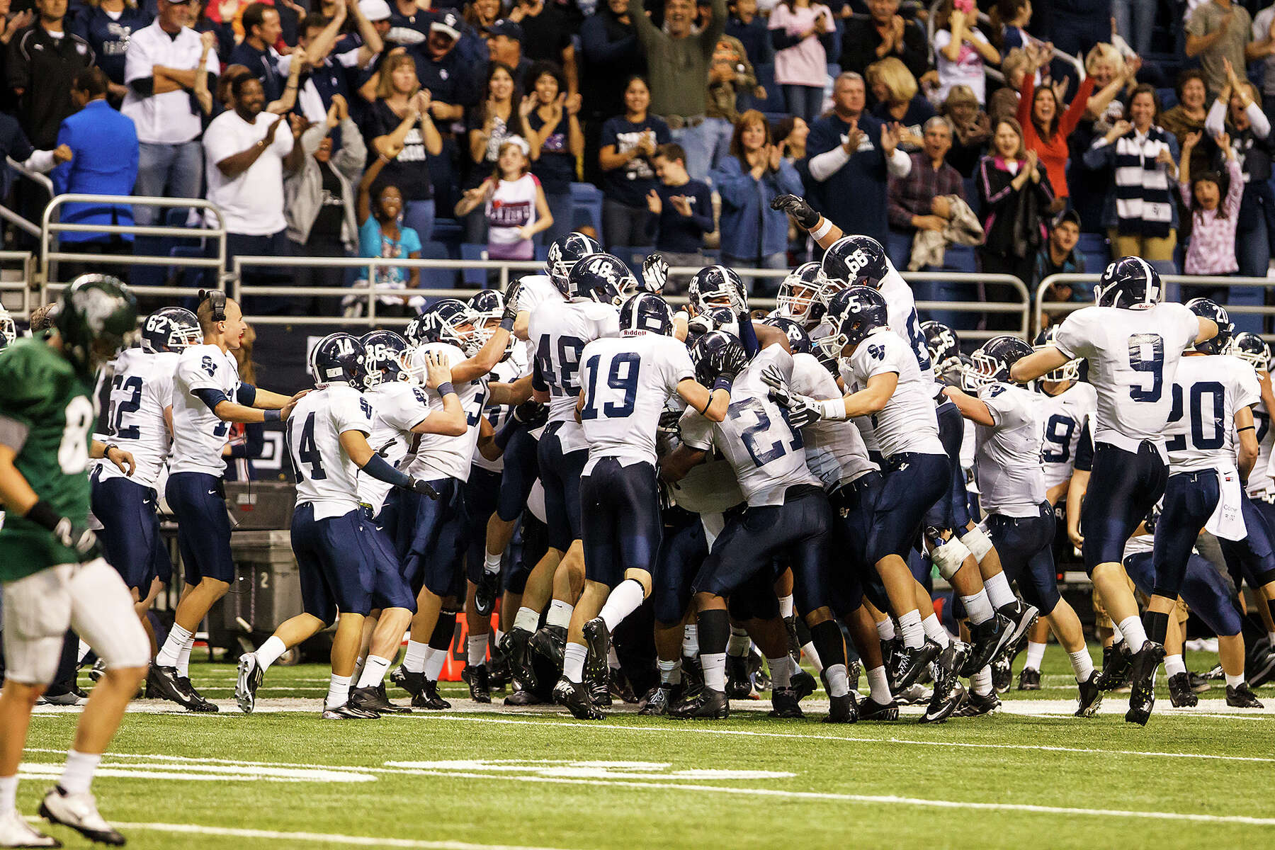 Reagan holds on to beat Smithson Valley in season opener