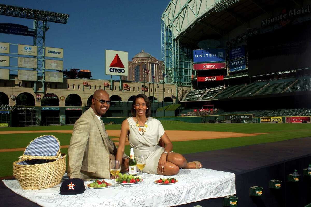 New Astros manager Bo Porter and his wife, Stacey, get a first taste of Minute Maid Park last week.